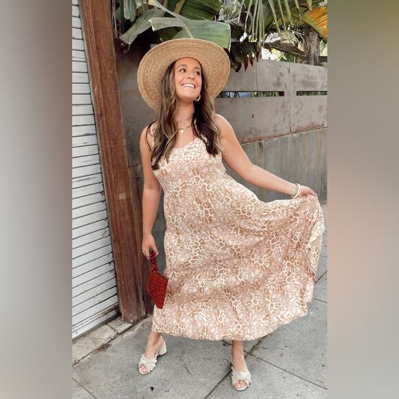 SHOW ME YOUR MUMU CAROLINE MAXI DRESS IN
SANDY CHEETAH $ 178.00 NWT XXL - Picture 12 of 13